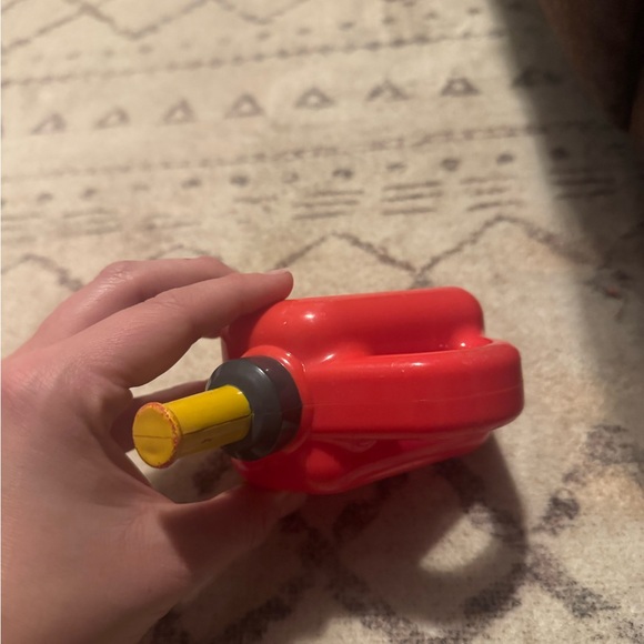 Little tikes red and black toy gas can - Picture 3 of 6